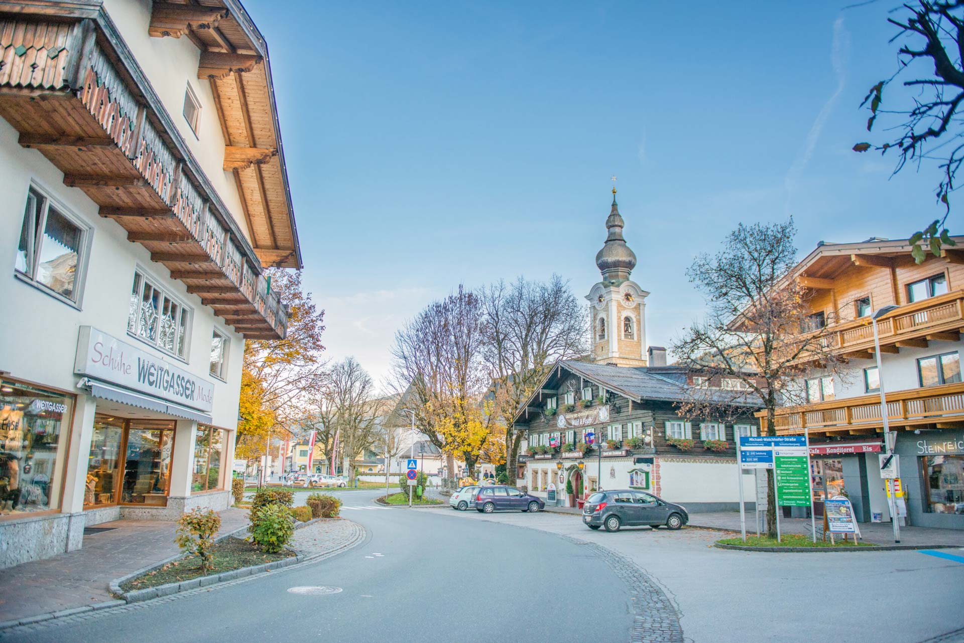 Zentrum von Altenmarkt im Pongau mit vielen tollen Einkaufsmöglichkeiten für den perfekten Sommerurlaub