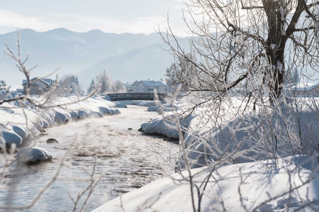 Eine Brücke Über Die Enns Mit Einer Schönen Winterlandschaft