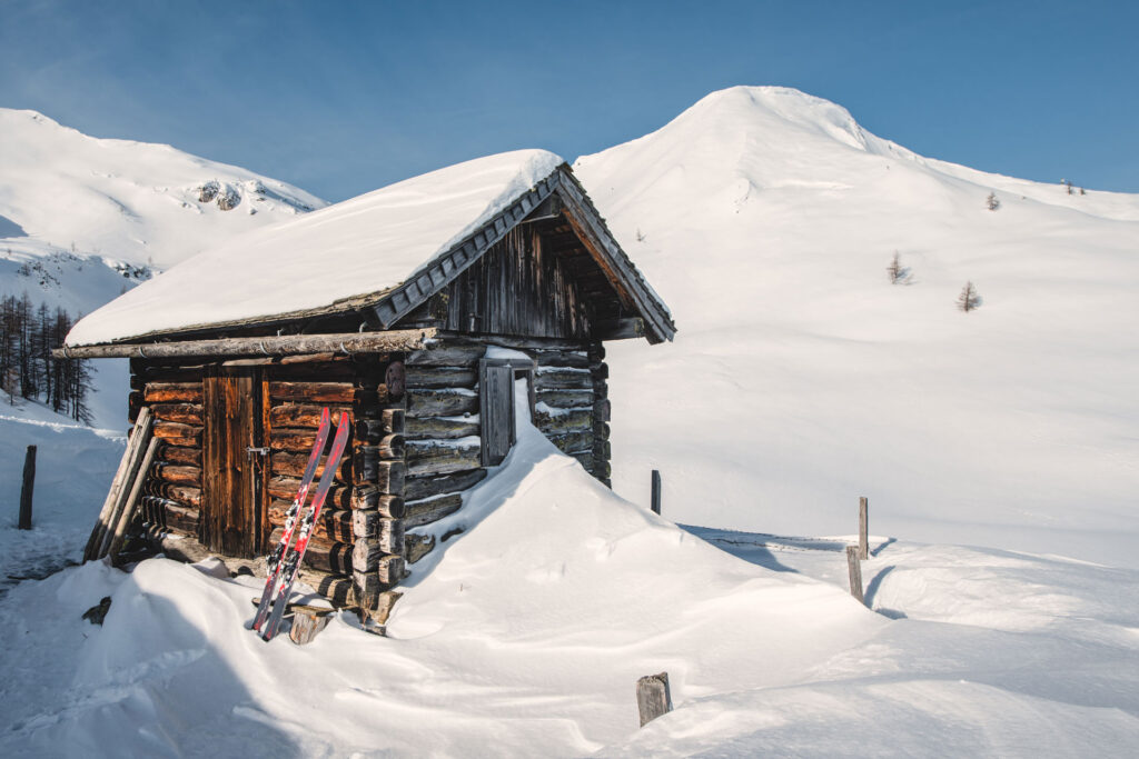 Eine Hütte Als Pausenstation Beim Powdern Im Tiefschnee