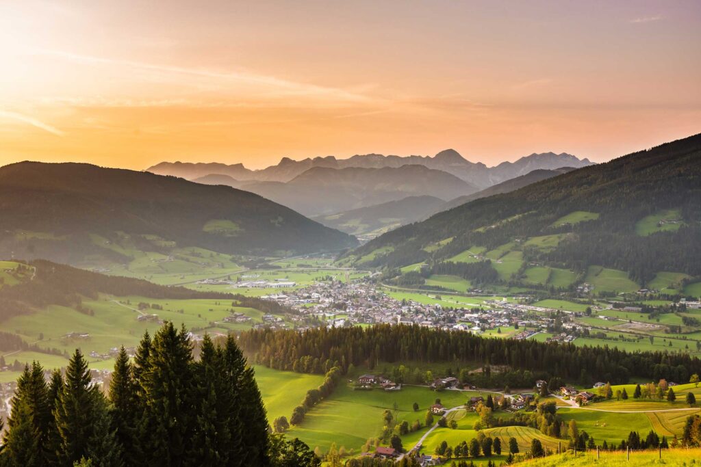 Sonnenuntergang Mit Blick Über Den Ort Altenmarkt